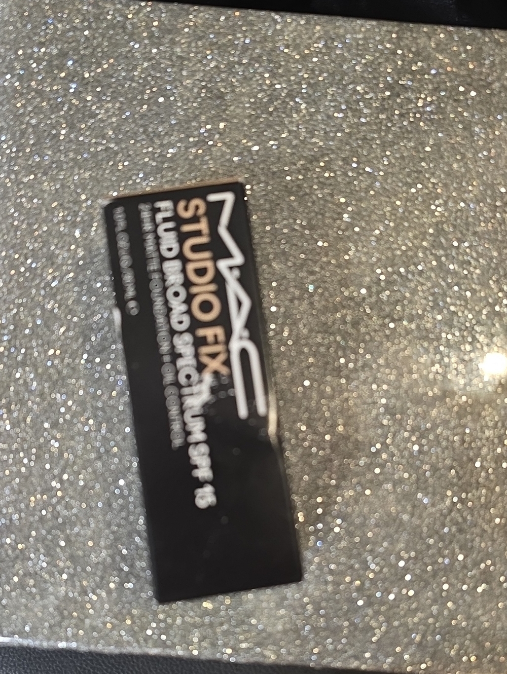 MAC Cosmetics Studio Fix Fluid Foundation - Picture 12 of 12